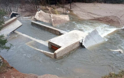 Pukla brana na jezeru kod Bosanskog Grahova, voda potopila sve pred sobom
